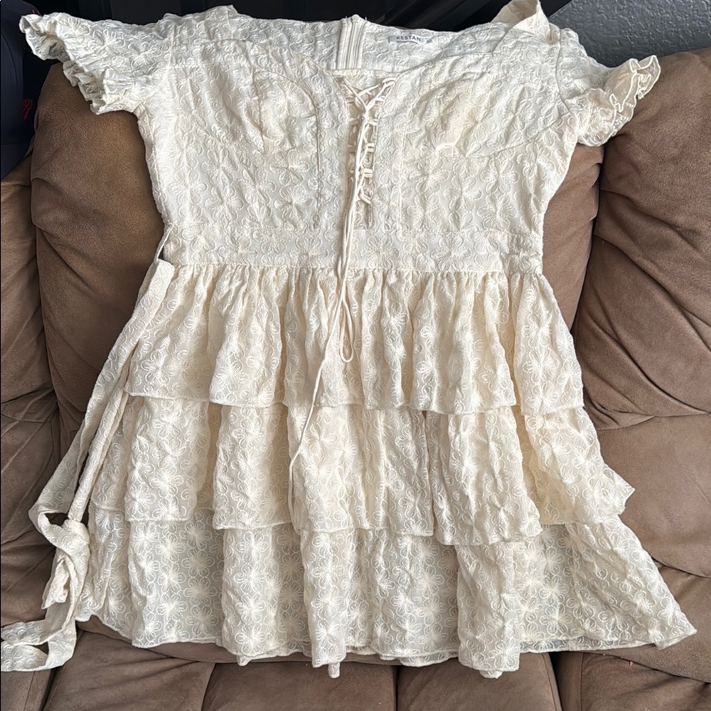 Kestian Large Cream Lace Tiered Top